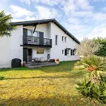 Hébergement de vacances Magnifique Maison Basque Avec Piscine 8 Pers- *