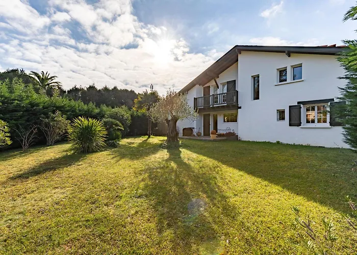 Будинок відпочинку Magnifique Maison Basque Avec Piscine 8 Pers- *