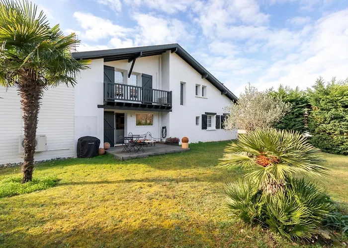 Будинок відпочинку Magnifique Maison Basque Avec Piscine 8 Pers- *